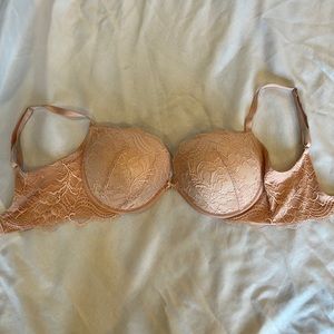 Victoria’s Secret plunge bra 34DD